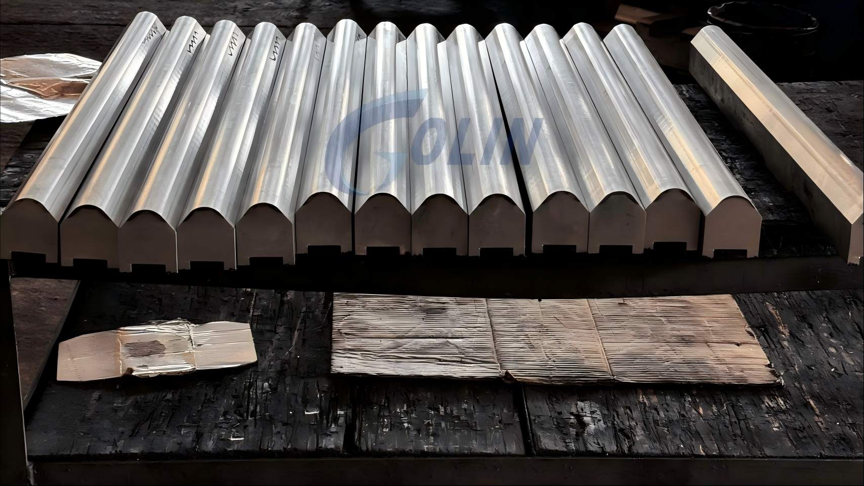 ما هي أفضل مادة لتصنيع أدوات مكابس الثني؟