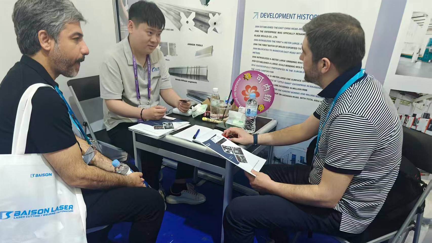 اختتمت شركة جولين بنجاح فعاليات معرض كانتون الـ139، موسعةً بذلك فرص التعاون العالمي.
